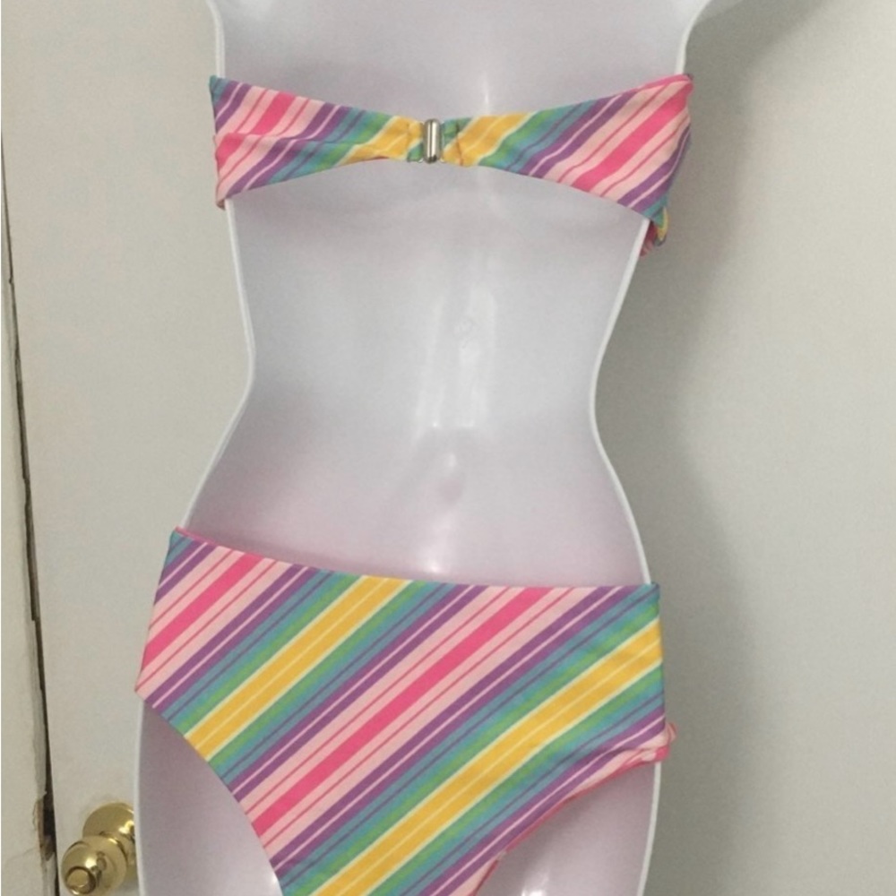 Bikini - Picture 2 of 2